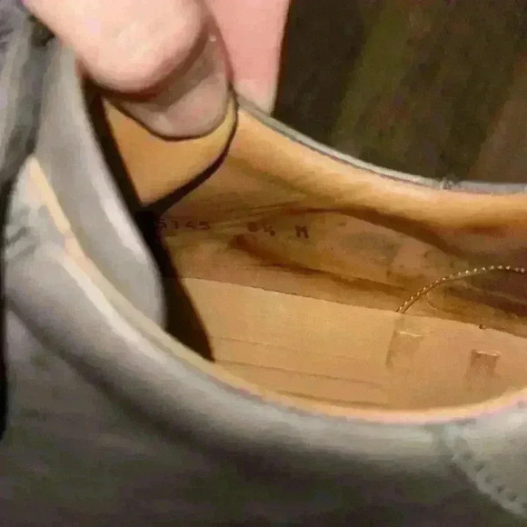 Magnanni Pueblo Perforated Leather Sneakers (size 8.5) - Picture 4 of 7